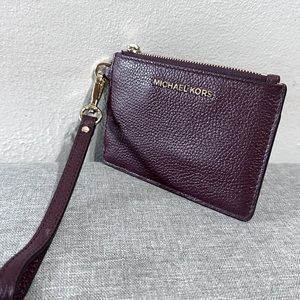 Hello ! I’m selling some mini wallets for the ladies.